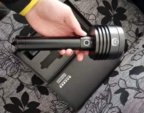 脉冲光镇暴器示意图
