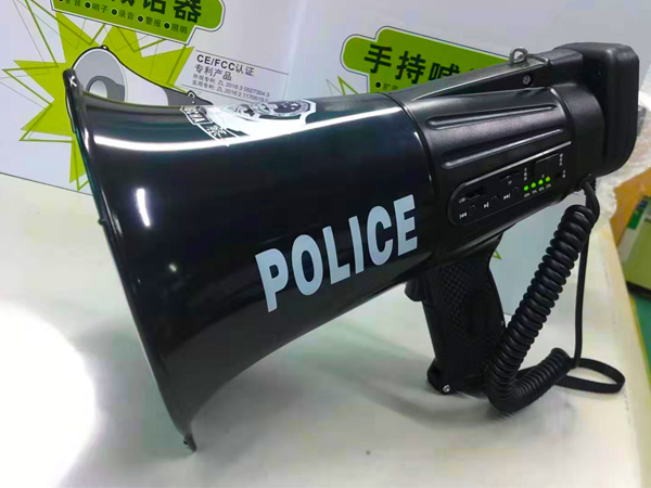 警用手持大功率喊话器1